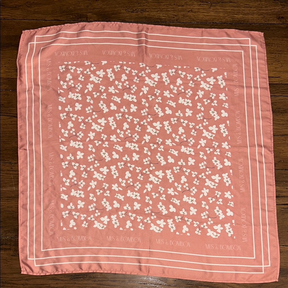 MUS & BOMBON Scarf
